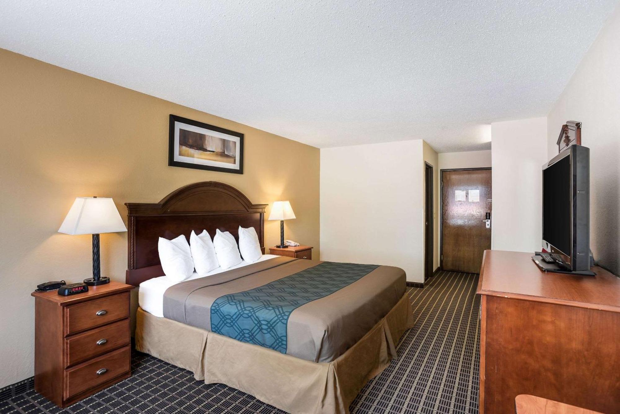 Rodeway Inn Cedar Rapids Exterior foto