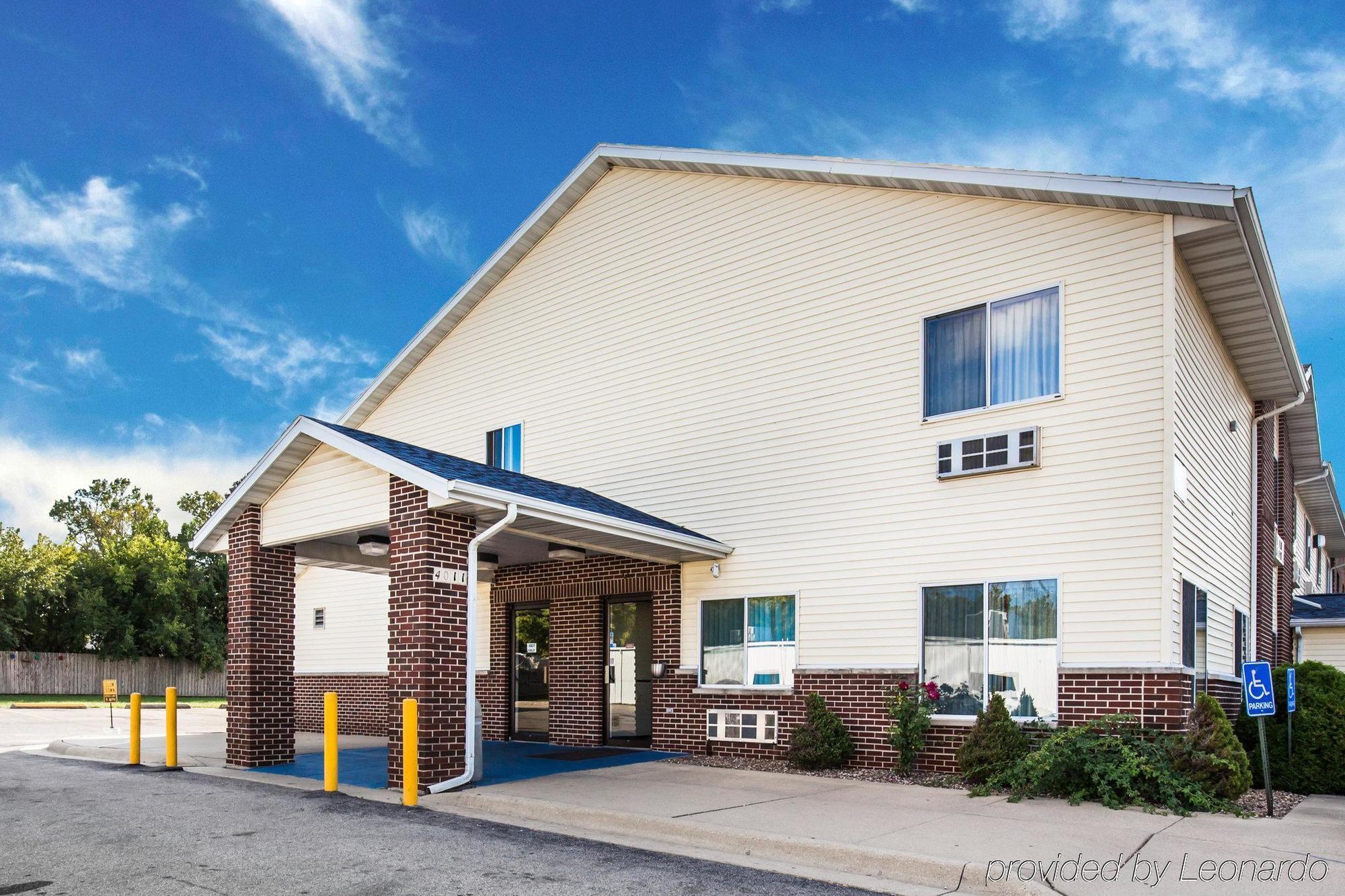 Rodeway Inn Cedar Rapids Exterior foto